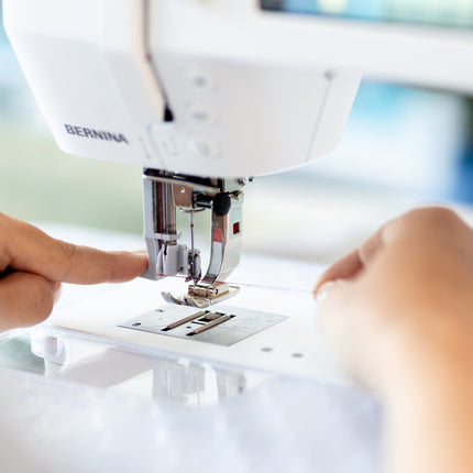 Bernina S-335 Sewing Machine