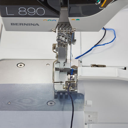 Bernina L-890 Coverlocker