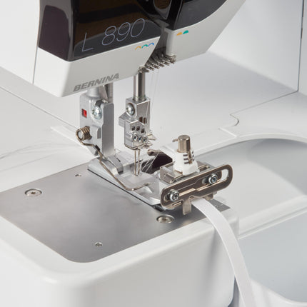 Bernina L-890 Coverlocker
