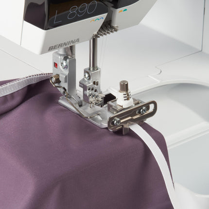 Bernina L-890 Coverlocker